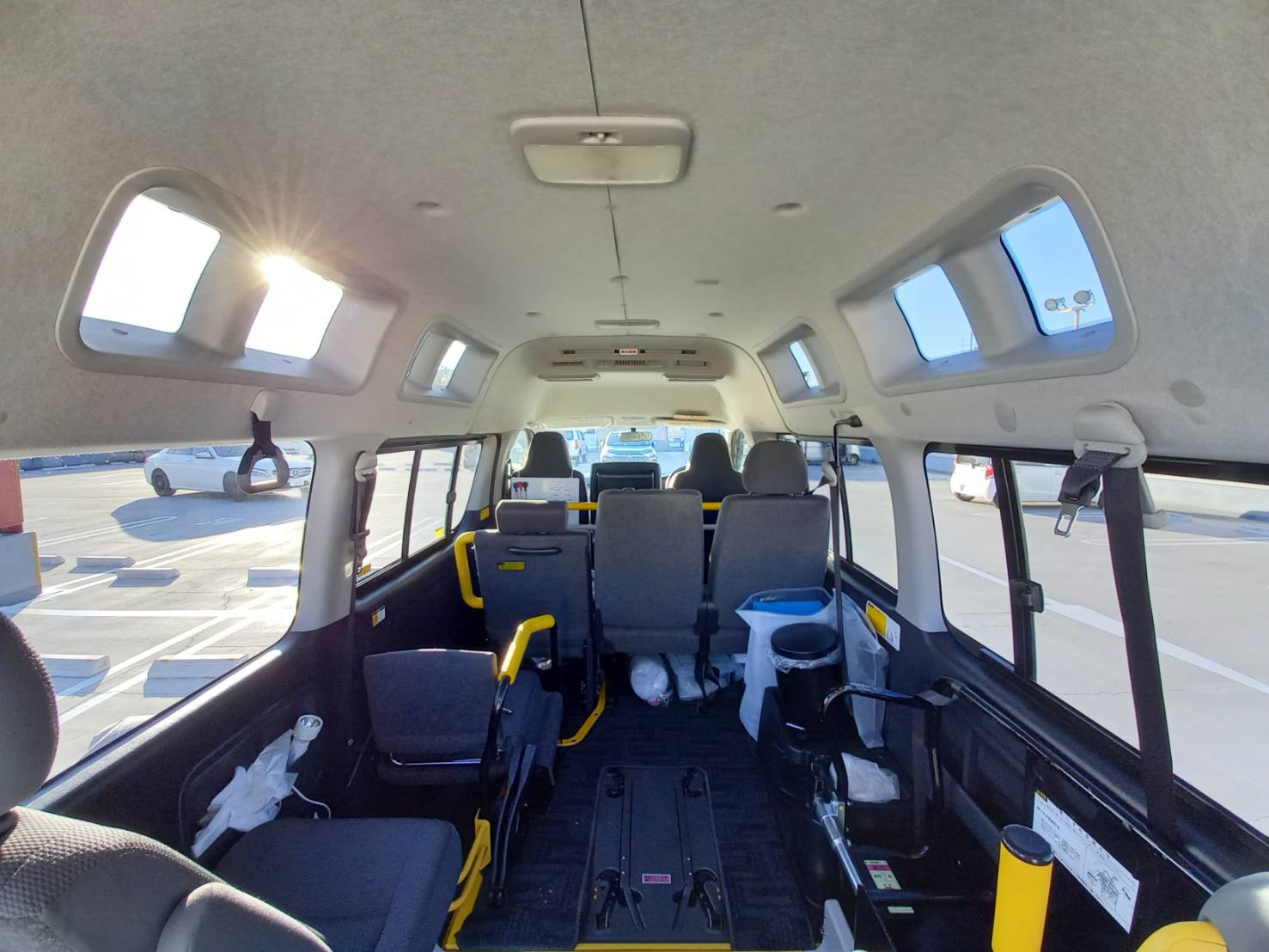 車内(高い天井)